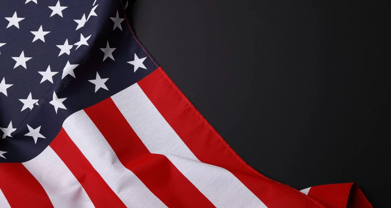 Governo dos EUA em Paralisação Parcial: Senado Aprova Financiamento, Mas Câmara Atrasará Votação e Impactará Serviços Federais