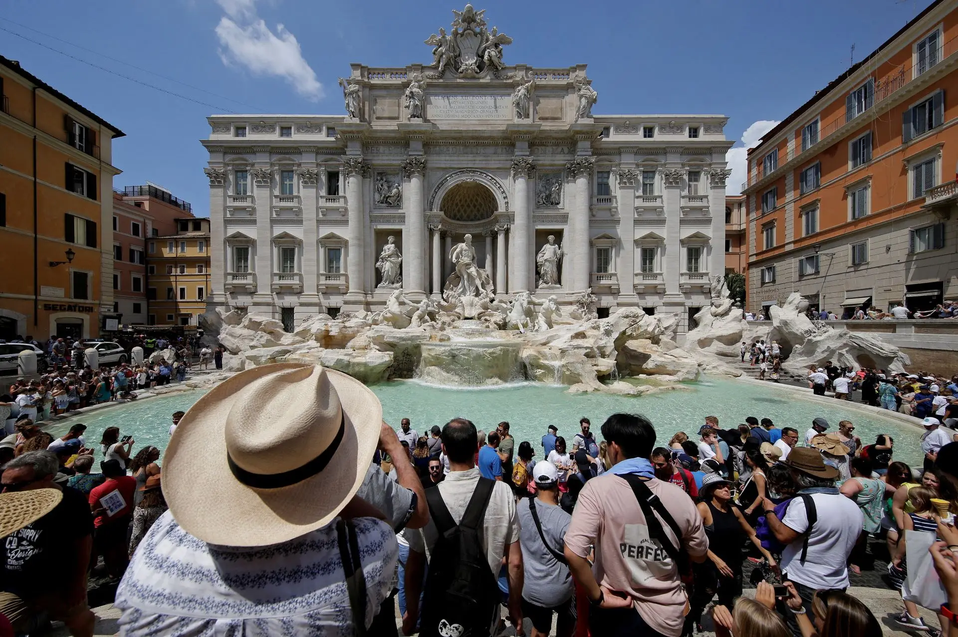 Fontana di Trevi com Taxa: Roma Implementa Ingresso de 2 Euros para Reduzir Multidões e Preservar o Monumento Histórico
