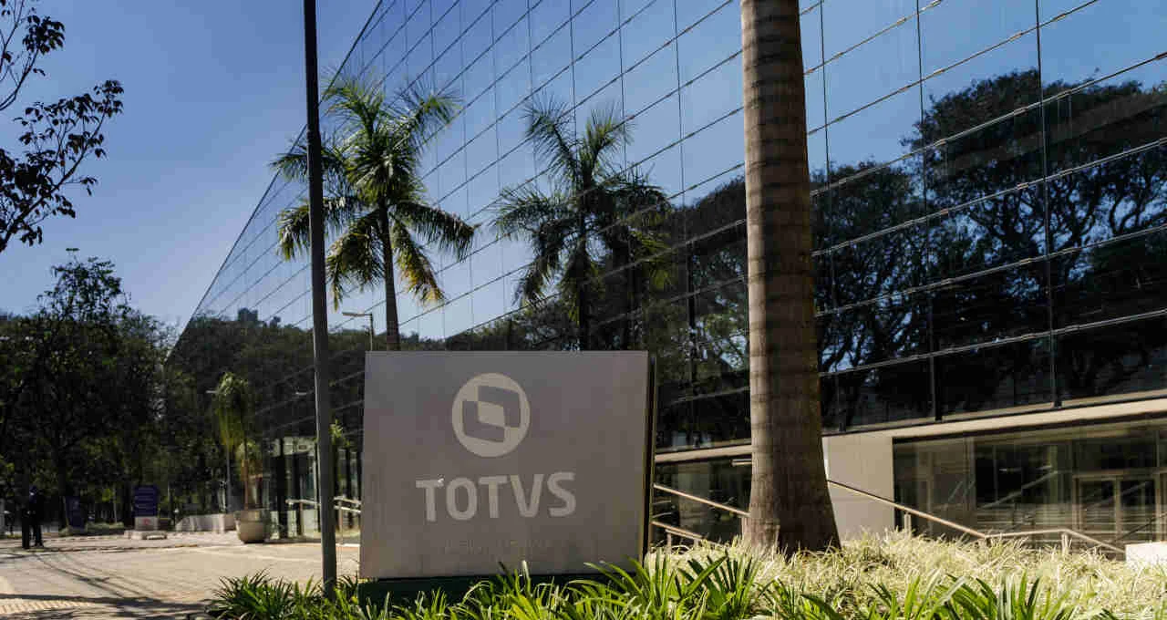Evertec Desembolsa R$ 950 Milhões e Compra Dimensa da Totvs e B3, Reforçando Atuação no Brasil