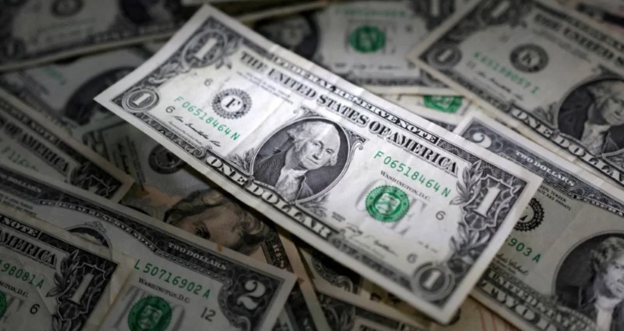 Dólar flutua perto de R$ 5,24 com dados de emprego nos EUA e cenário eleitoral brasileiro em foco