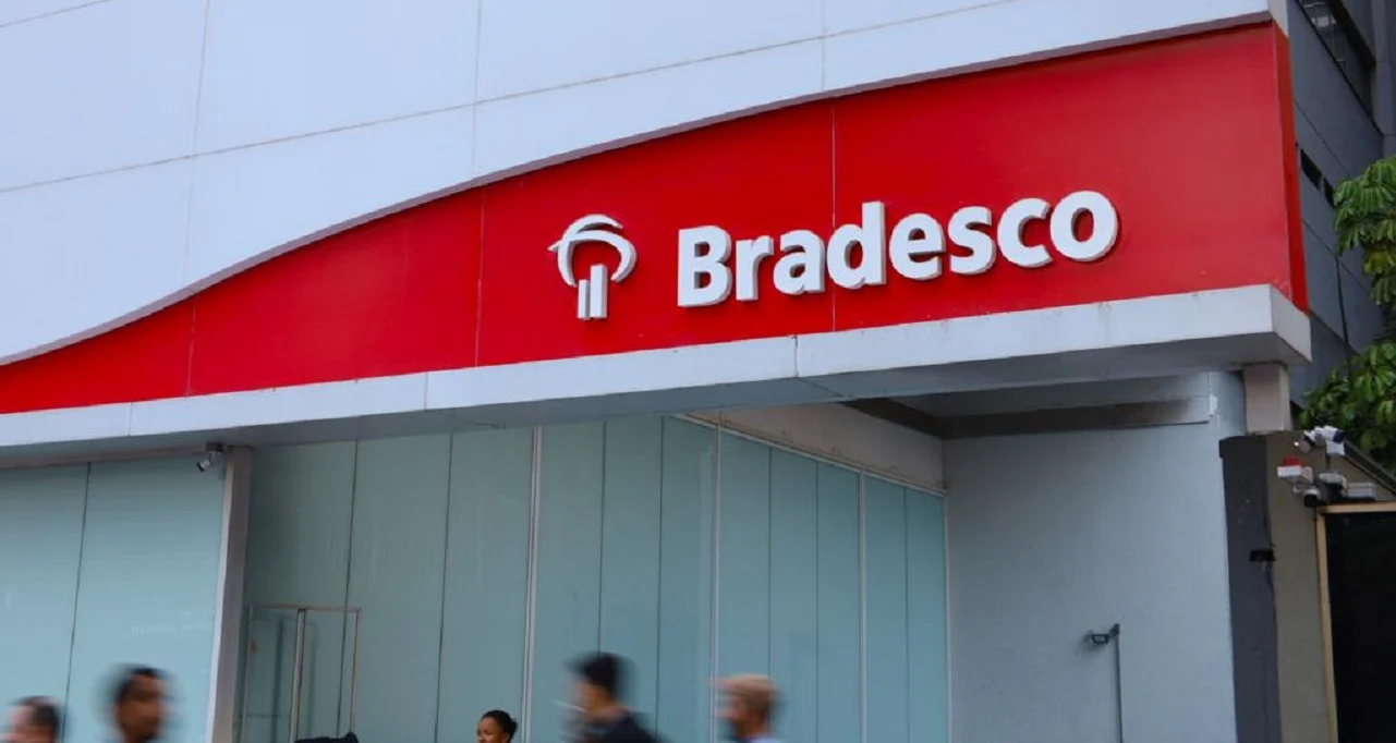 Bradesco (BBDC4): Lucro dispara 20,6% no 4T25 e supera expectativas, alcançando R$ 6,5 bilhões com rentabilidade em alta