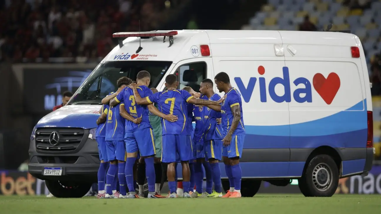 Boas Notícias: Jogador Alexandre, que convulsionou em jogo contra o Flamengo, não apresenta lesão neurológica ou cardíaca