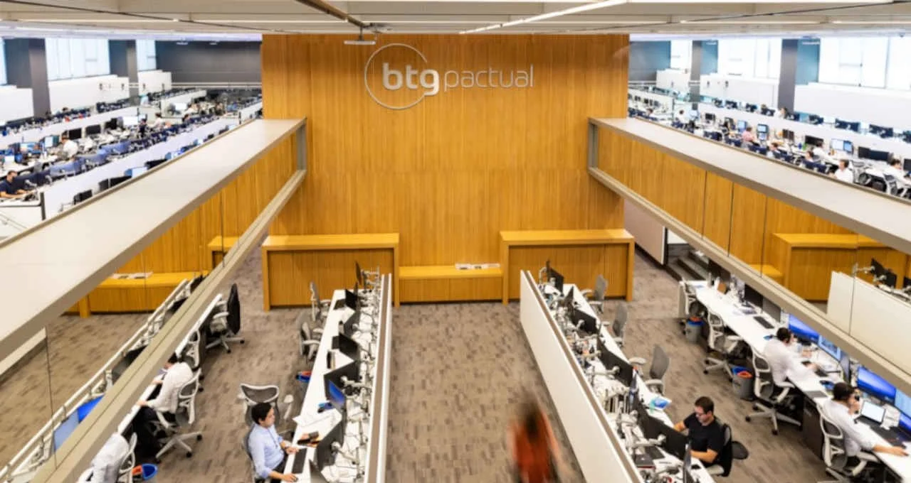 Lucro do BTG Pactual (BPAC11) Dispara 40% no 4T25, Alcançando R$ 4,5 Bilhões e Coroando o Melhor Ano da História do Banco