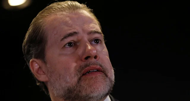 Toffoli nega receber dinheiro de dono do Banco Master e rebate acusações de amizade íntima com investigado