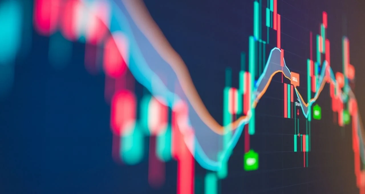 Ibovespa em Queda: Lucro Semanal Quase 2%, Dólar Sobe a R$ 5,22 em Meio a Aversão ao Risco e Dados de Varejo Fracos