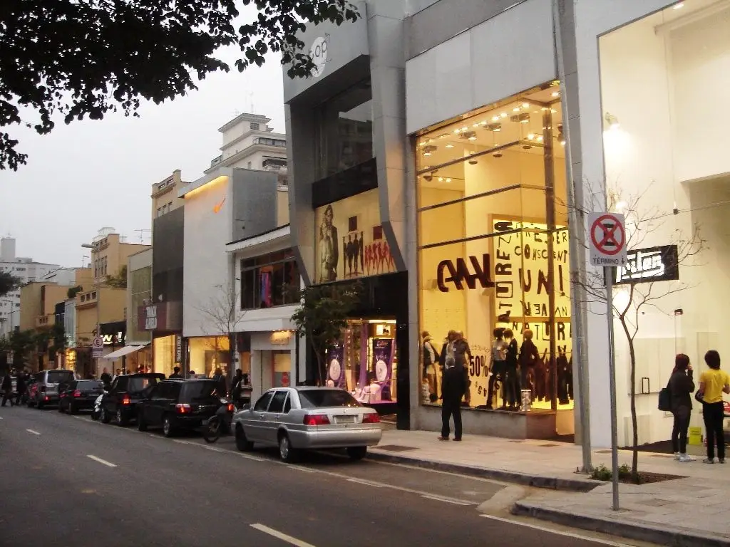 Oscar Freire: Menos Lojas, Mais Luxo e Faturamento Bilionário em SP