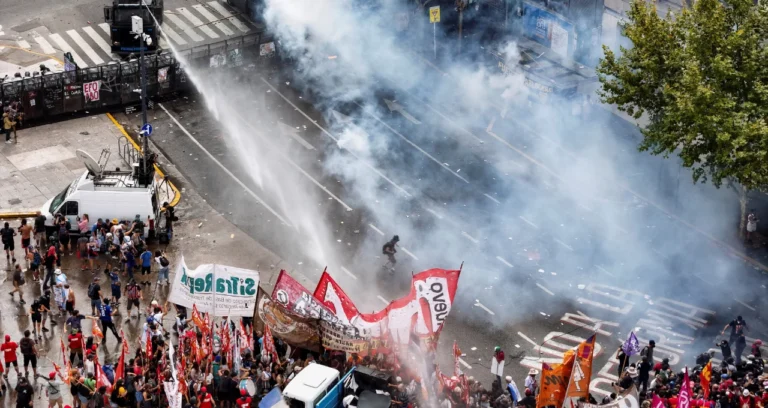 Greve Marítima na Argentina Paralisa Exportações Agrícolas: Reforma Trabalhista em Disputa e Impacto Global