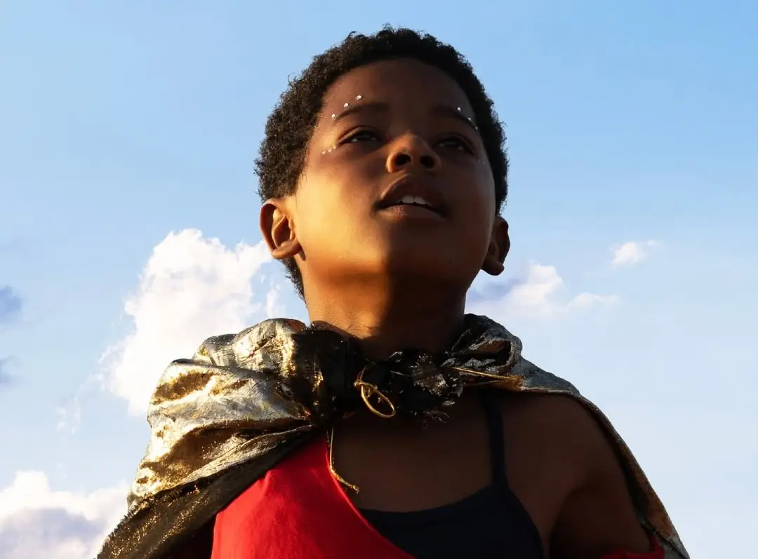 Feito Pipa: Lázaro Ramos celebra dois Urso de Cristal em Berlim e emociona público com história brasileira