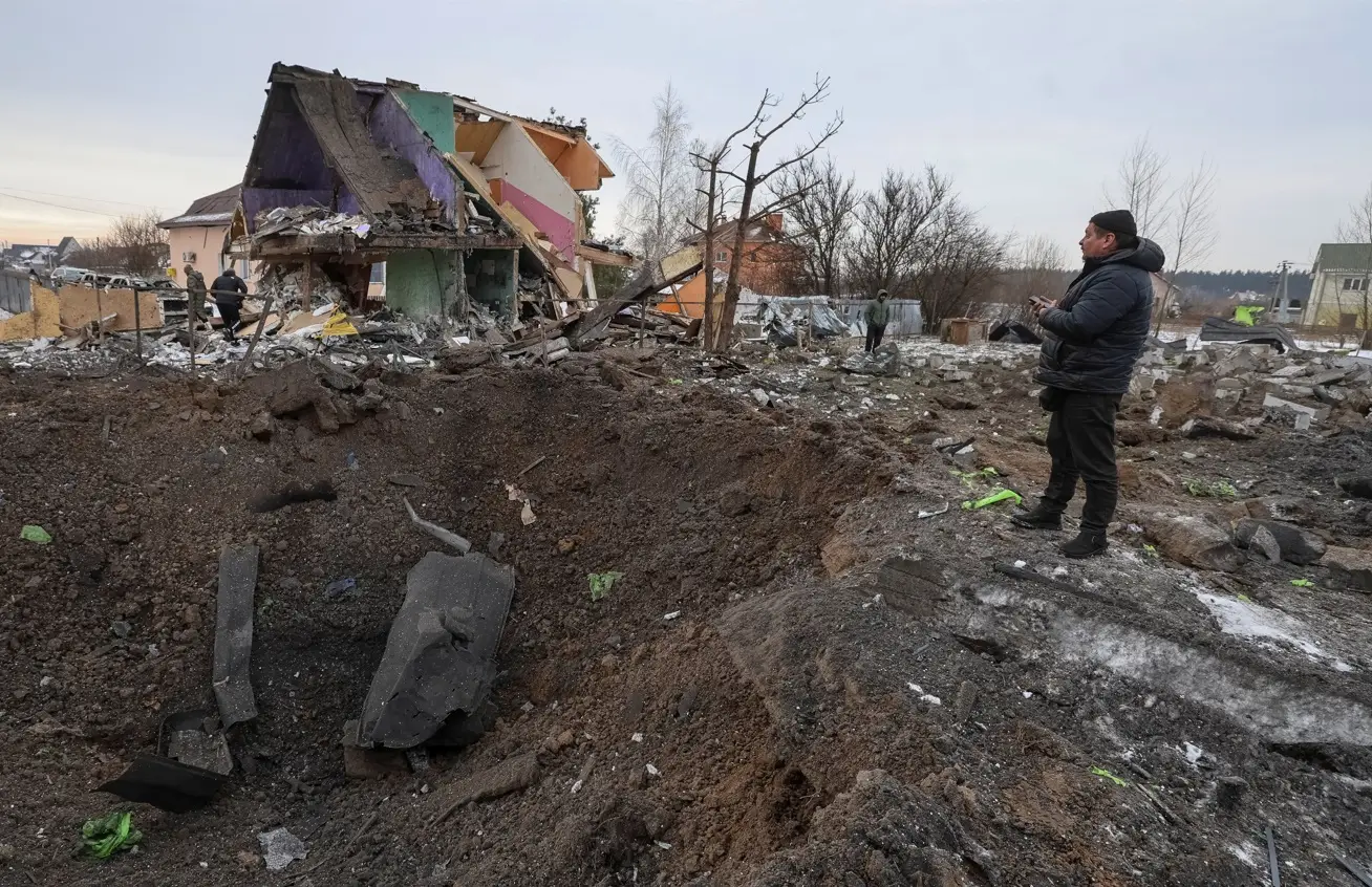 Ucrânia em Alerta: Mísseis e Drones russos deixam 1 morto e feridos em subúrbios de Kiev e atingem infraestrutura em Odesa