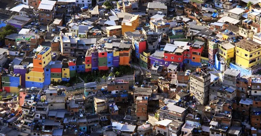 Rocinha: Drones, Lajes e Apps Turbinam Turismo e Atraem Milhares de Visitantes à Favela Carioca