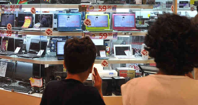 Governo recua e derruba alta de imposto para smartphones e eletrônicos após pressão; entenda o que muda