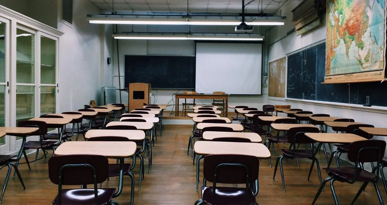 Ser Educacional (SEER3) Surpreende com Dividendos de R$ 61,1 Milhões e Reverte Prejuízo: Lucro Líquido Ajustado Salta 112,1% no 4T25