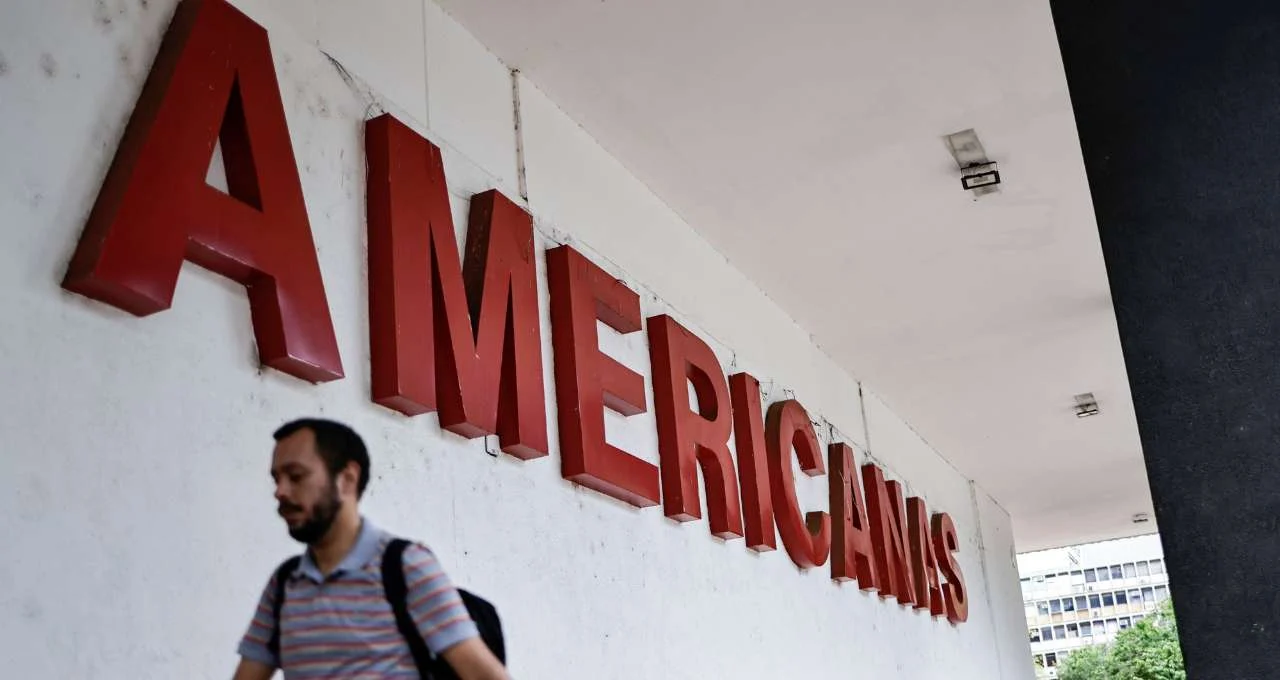Americanas (AMER3) Reduz Prejuízo em 92% no 4º Tri com Ebitda Ajustado em Alta, Sinalizando Saída da Recuperação Judicial