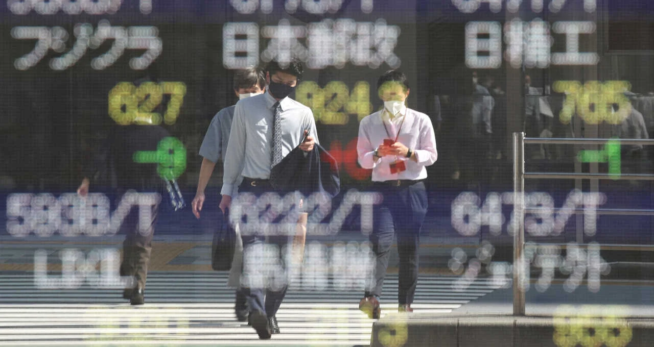 Bolsas Asiáticas Oscilam: Nikkei e Kospi Caem com Temor de Guerra, Enquanto China Avança em Meio a Negociações EUA-Irã