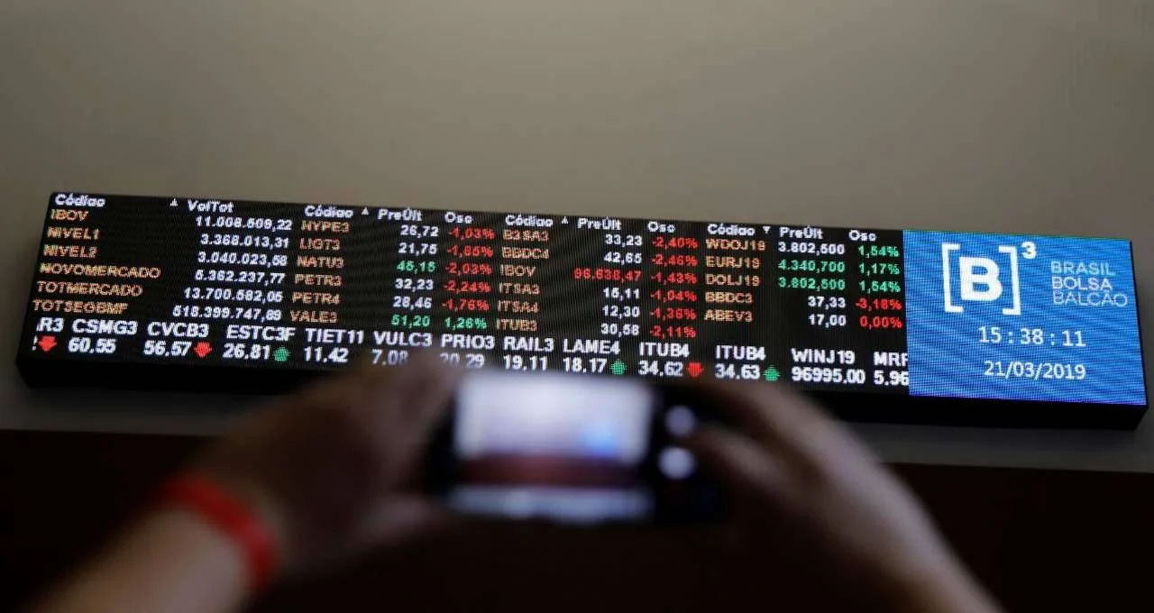 Ibovespa em Queda: Guerra no Irã, Juros e Acordo Mercosul-Canadá Ditando o Ritmo dos Investimentos Hoje