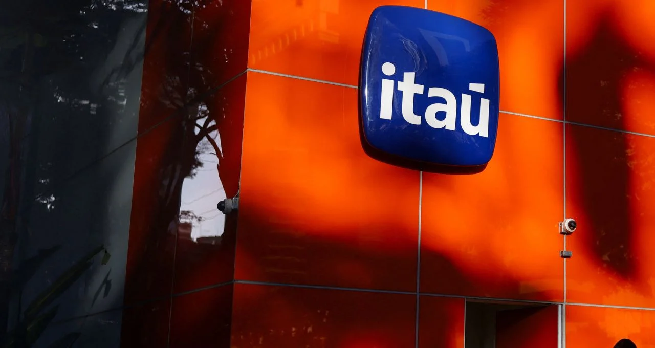 Itaú Unibanco (ITUB4) Revoluciona Estrutura: Incorpora Itaucard em Movimento Estratégico para Otimizar Operações e Eficiência