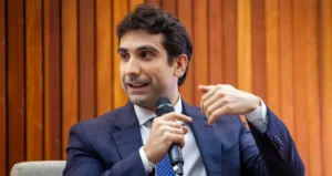 Galípolo explica corte menor na Selic: “Ganhar tempo” para entender cenário global de inflação e juros