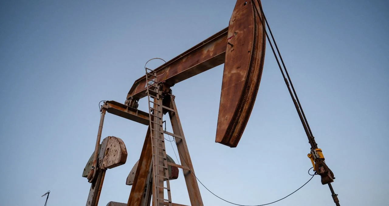 Petróleo Dispara: Conflito no Oriente Médio Interrompe Rotas de Transporte Marítimo e Ameaça Economia Global