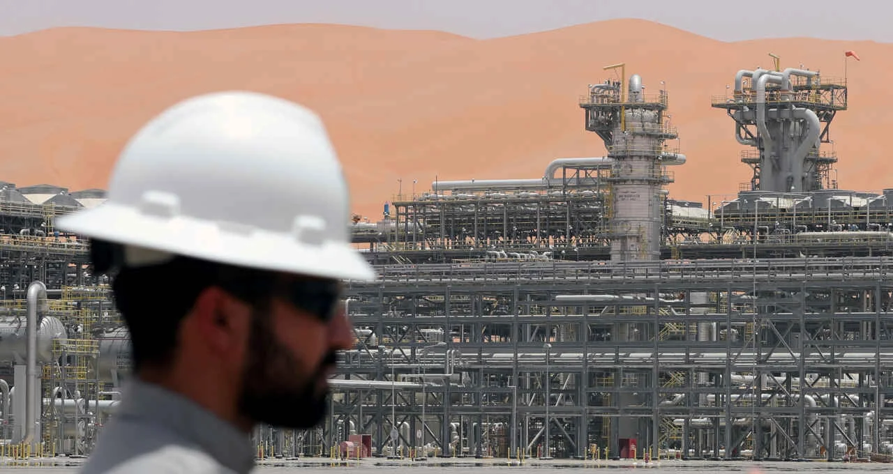 Saudi Aramco: Gigante do Petróleo Sob Ataque Revive Fantasma do Maior IPO da História e Alerta o Mercado Global