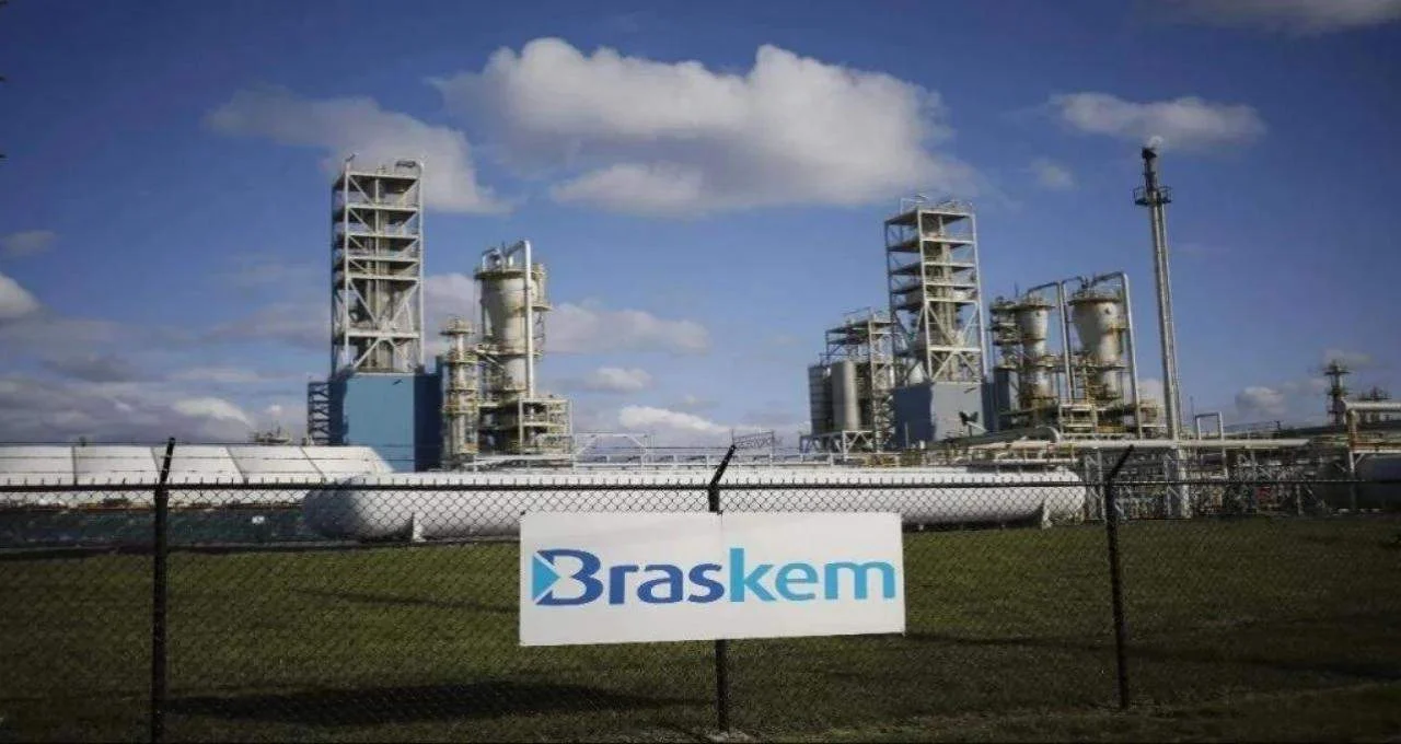 Ações da Braskem (BRKM5) em Queda: Relatório do 4T25 Acende Alerta no BTG Pactual com Vendas e Margens Preocupantes no Brasil