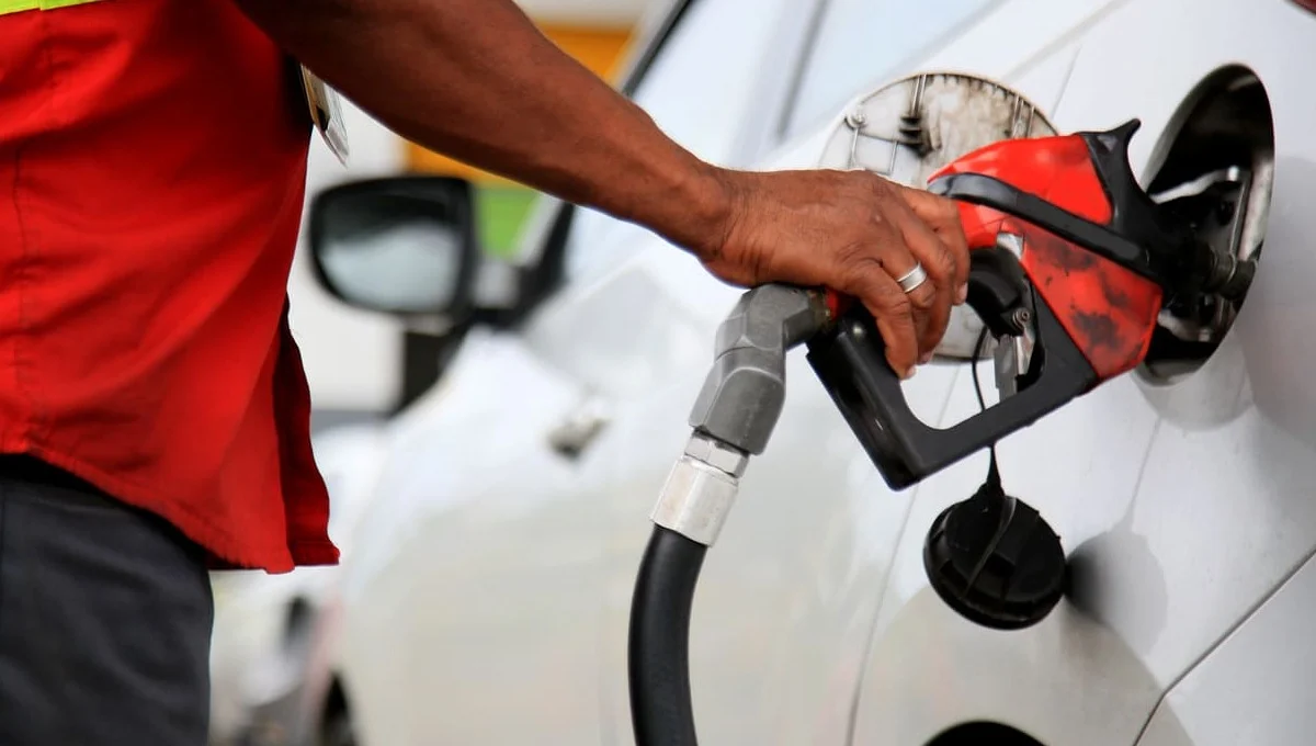 Etanol Vira “Vilão”? Preço Cai, Mas Gasolina Ainda Leva Vantagem em Todos os Estados do Brasil