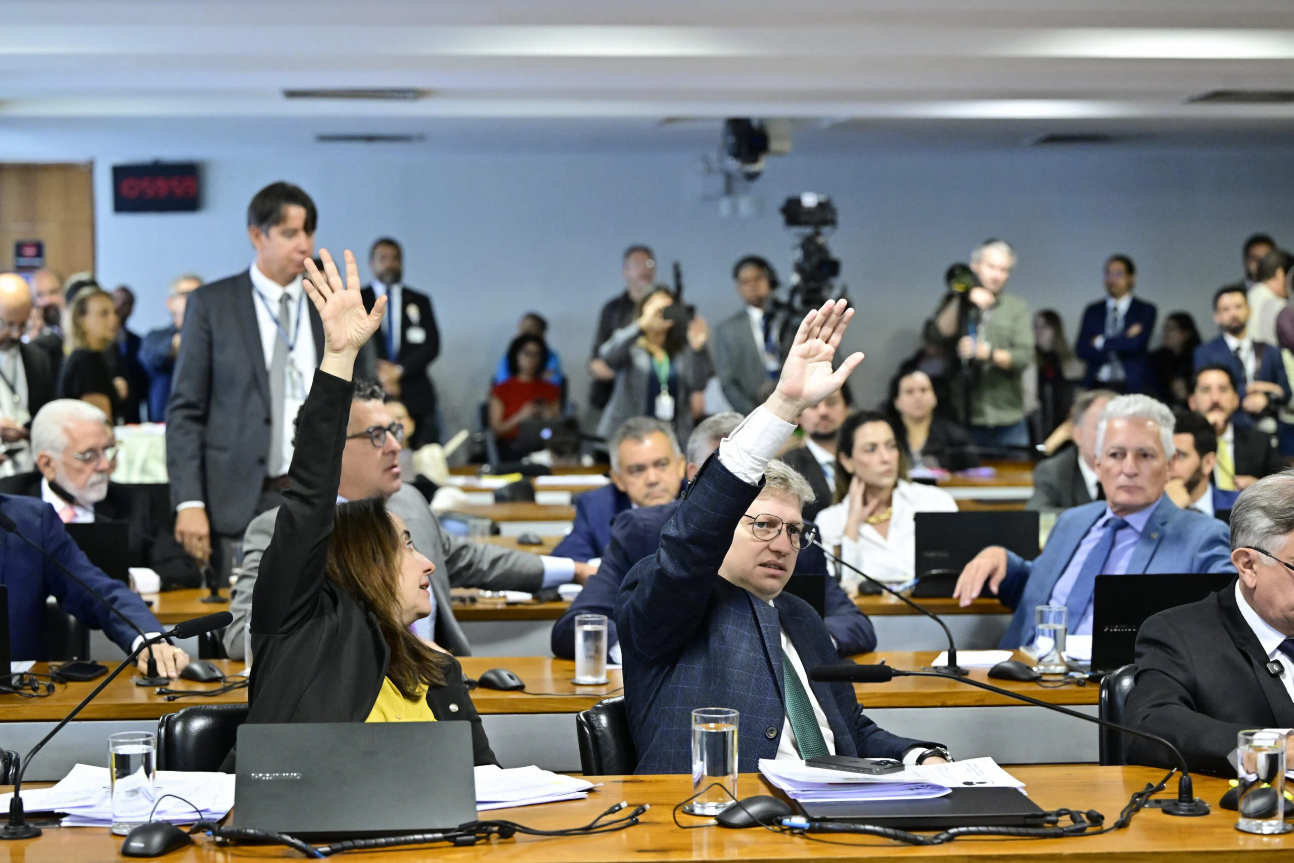 CPMI do INSS: Presidente busca STF para prorrogar trabalhos e mira sigilos de Lulinha e Banco Master