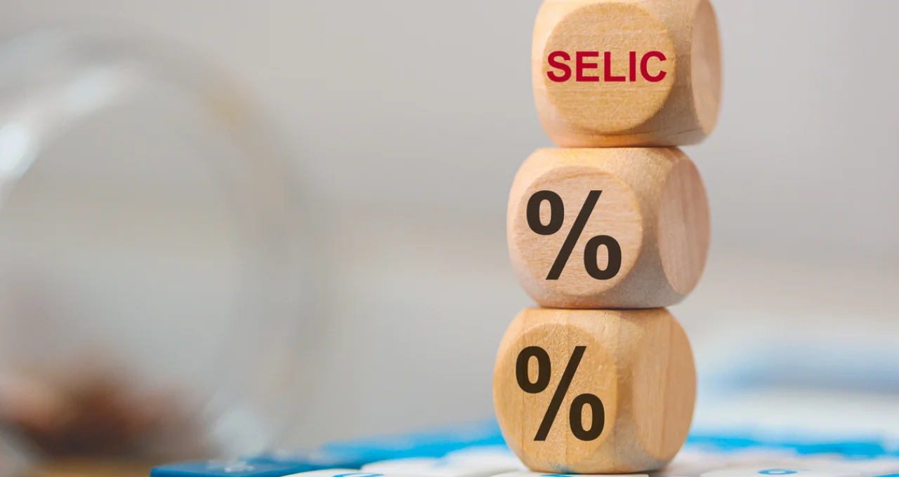 XP Investimentos: Selic pode cair para 12,50% em 2024, mas riscos fiscais e geopolíticos pedem cautela