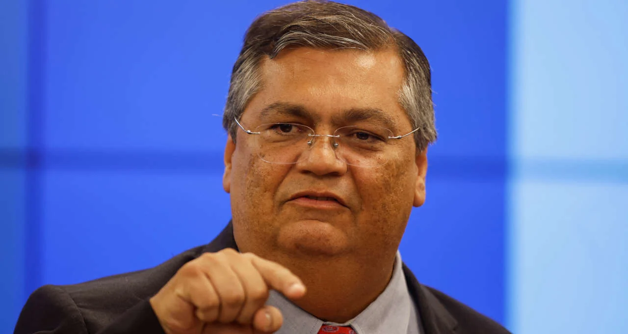 Dino Suspende Quebra de Sigilo de Lulinha na CPMI do INSS; Presidente da Comissão Reage