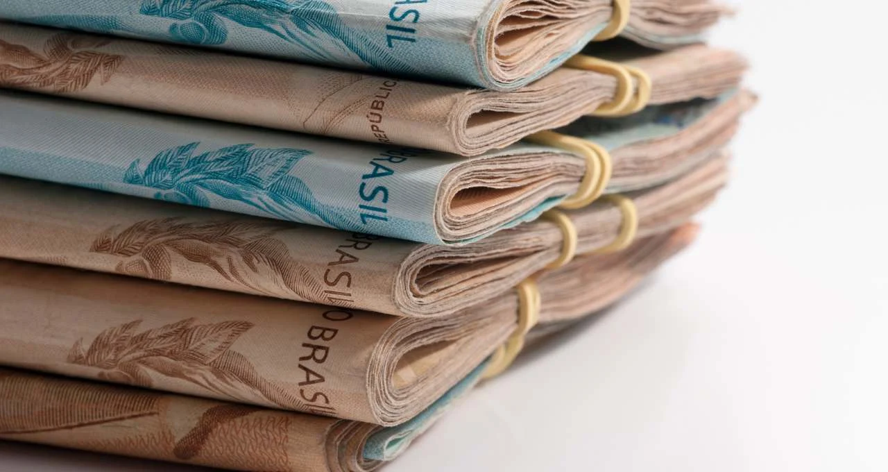 Evite Esses 3 Gastos Luxuosos Para Continuar Milionário, Mesmo Sem Ter “Suado” Pela Riqueza