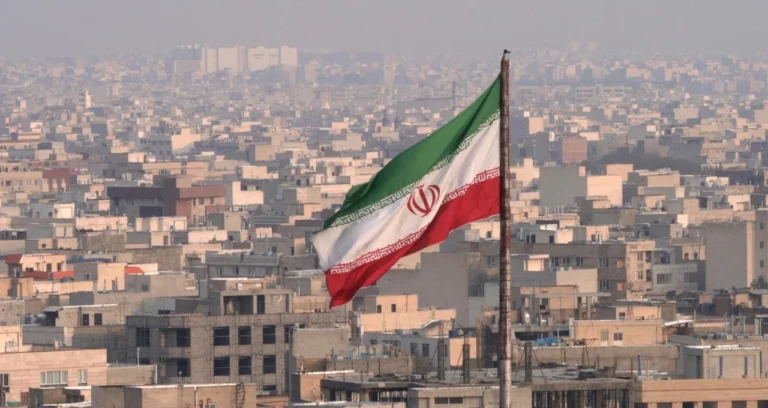 Mojtaba Khamenei, filho de linha-dura, assume como novo Líder Supremo do Irã em meio a tensões globais e morte do pai