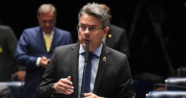 Senador Reúne Assinaturas para CPI Contra Moraes e Toffoli por Caso Banco Master; Impeachment de Moraes Protocolado