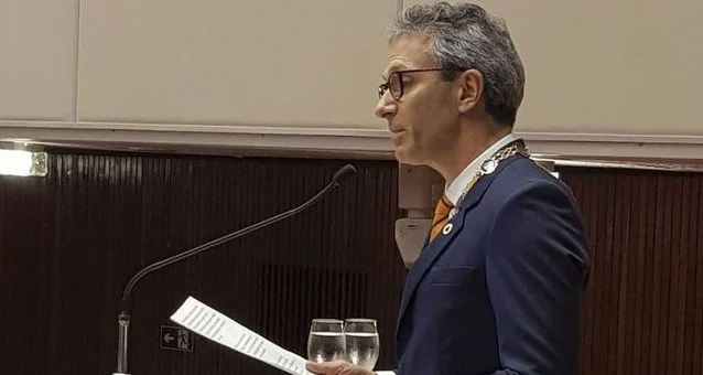 Zema protocola impeachment contra Alexandre de Moraes por suposta relação com dono do Banco Master