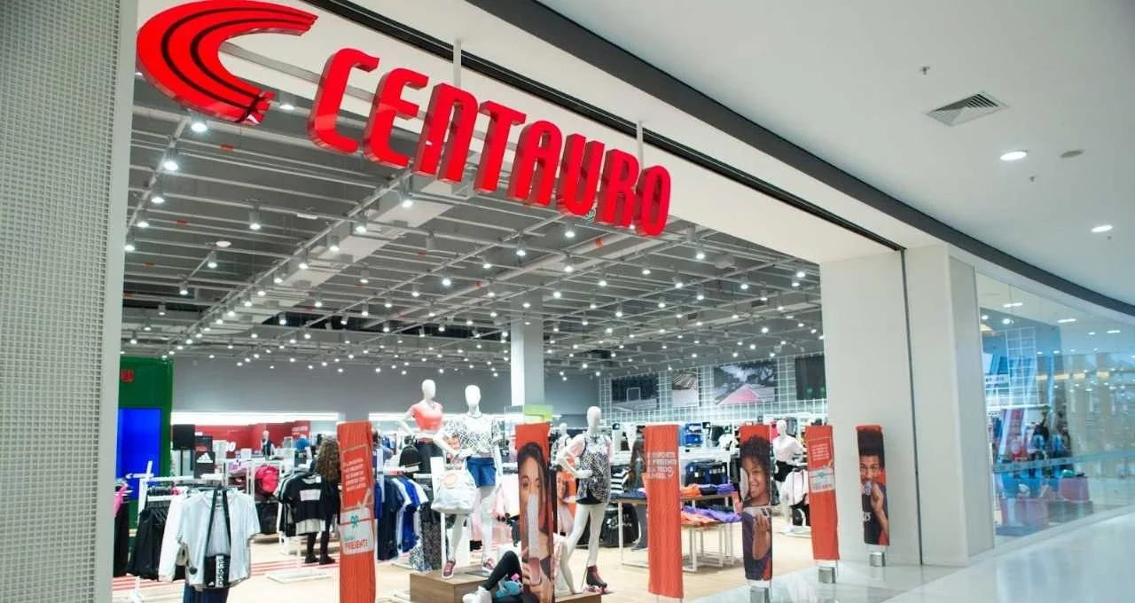 Grupo SBF (Centauro) lucra R$ 162 milhões no 4T25, mas vê queda no lucro e aumento da dívida impulsionado por juros altos