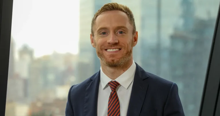 Fitch Revela Motivos para Não Elevar Rating do Brasil em 2026: Dívida Alta e Eleições Geram Cautela