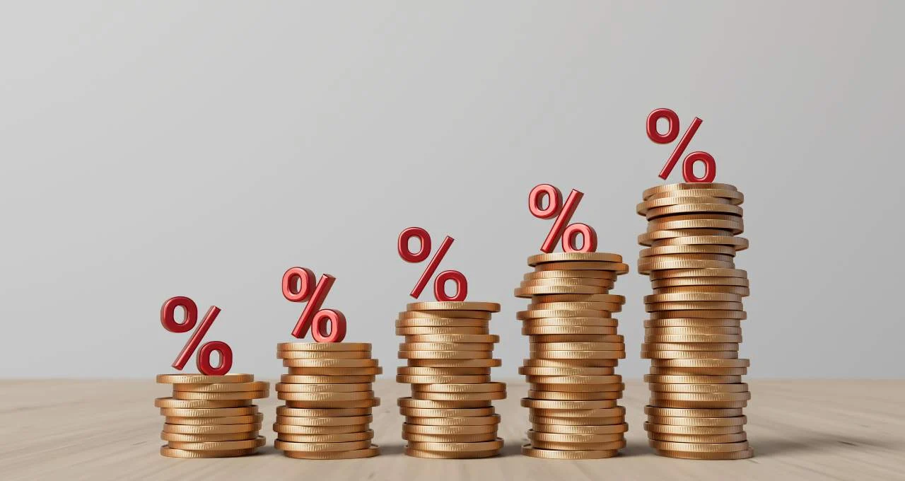 Juros Futuros Disparam com Petróleo em Alta: Conflito no Irã Pressiona Inflação e Mercado Global