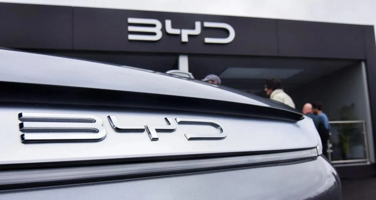 Lula em evento da BYD: Gigante chinesa anuncia R$ 300 milhões para centro de testes automotivos no Rio de Janeiro