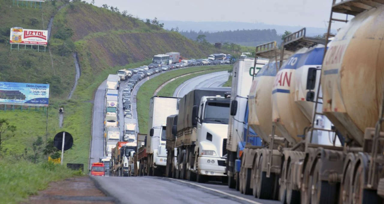 CNTTL Suspende Greve de Caminhoneiros em Santos Após Agendar Reunião com Ministro Boulos e Rejeitar Mobilizações