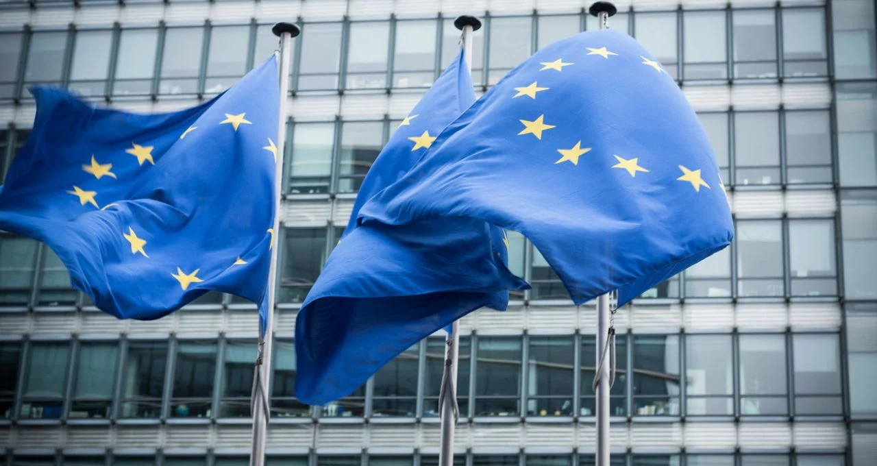 Inflação na Zona do Euro Atinge 1,9% em Fevereiro, Próxima da Meta do BCE, Mas Preocupações Persistem