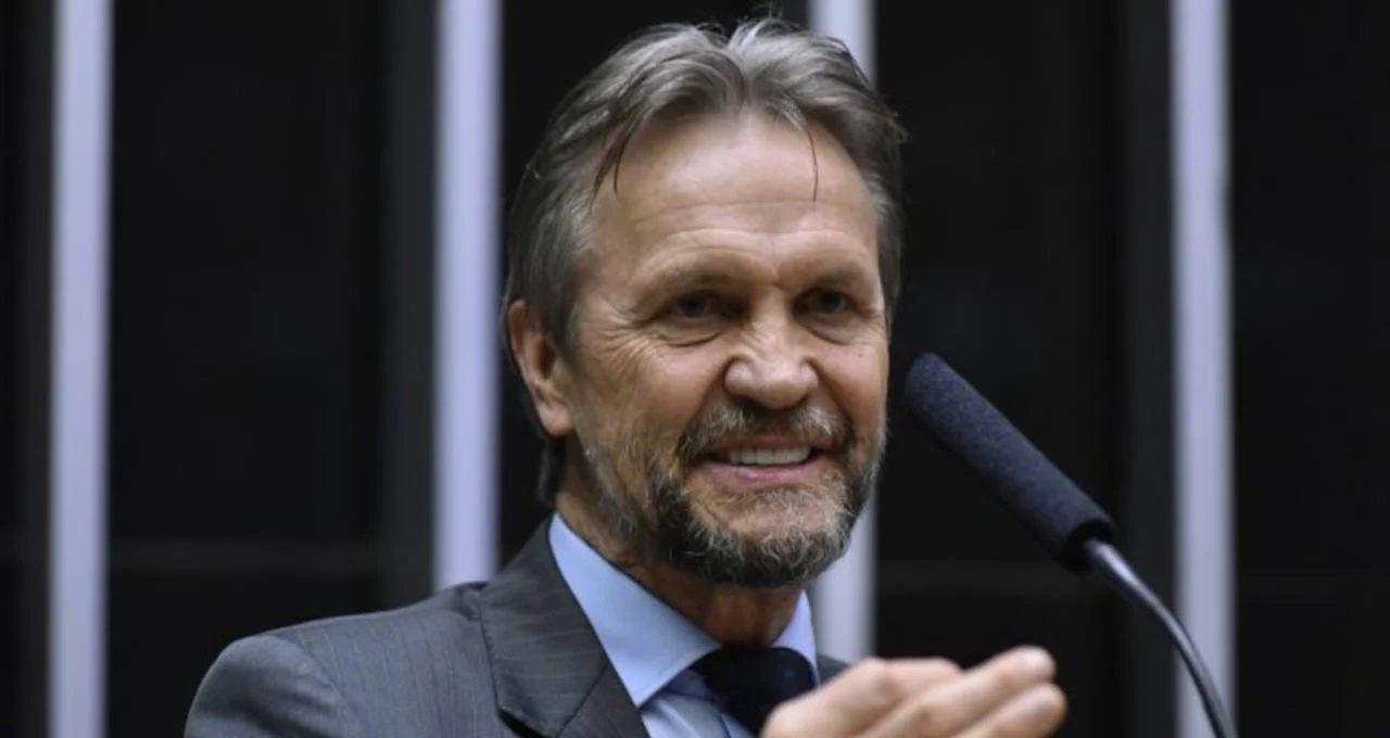 Líder do PT na Câmara propõe fim da autonomia do Banco Central e fusão com Ministério da Fazenda