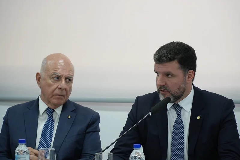 Sem Tarcísio e com Alckmin “no governo errado”, ruralistas miram Flávio Bolsonaro para 2026