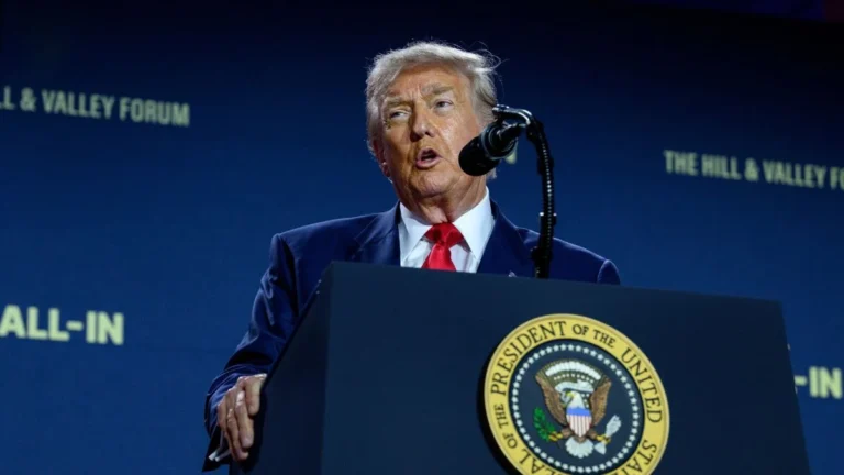 Trump Minimiza Impacto de Crise no Irã em Preços de Petróleo e Bolsa, Mas Mercados Reagem Negativamente