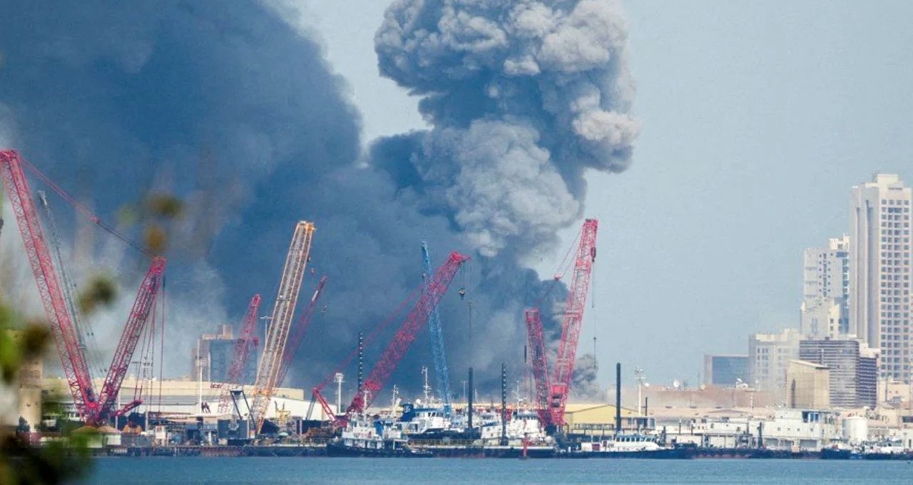 Irã afirma ter abatido caça F-15 após ultimato de Trump; tensão no Estreito de Ormuz aumenta