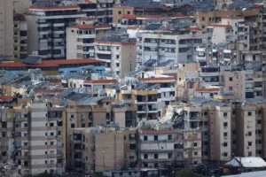 Guerra no Líbano: Premier Lamenta Falta de Fim à Vista e Milhões Deslocados, Israel Planeja Zona de Segurança