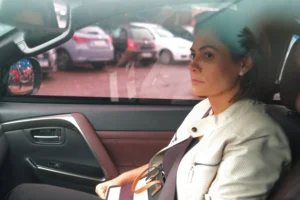 Michelle Bolsonaro revela melhora de Jair Bolsonaro: “Há seis dias sem soluços”, diz ex-primeira-dama, contrastando com relato de Carlos