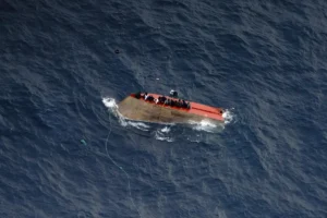 Tragédia no Mediterrâneo: Mais de 70 Migrantes Desaparecidos Após Naufrágio de Barco Partindo da Líbia