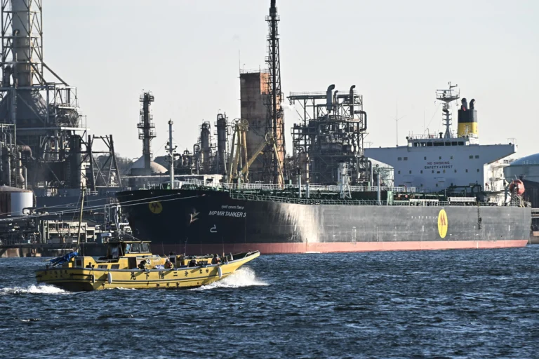 Corrida Desesperada por Petróleo: Escassez Cria Prêmios Recordes e Alerta para Aumento nos Preços de Combustíveis