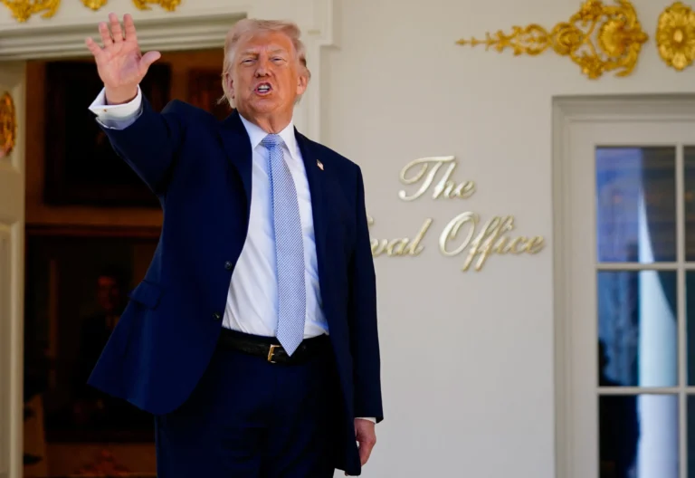 Trump promete bloqueio do Estreito de Ormuz e ameaça “extorsão mundial” do Irã