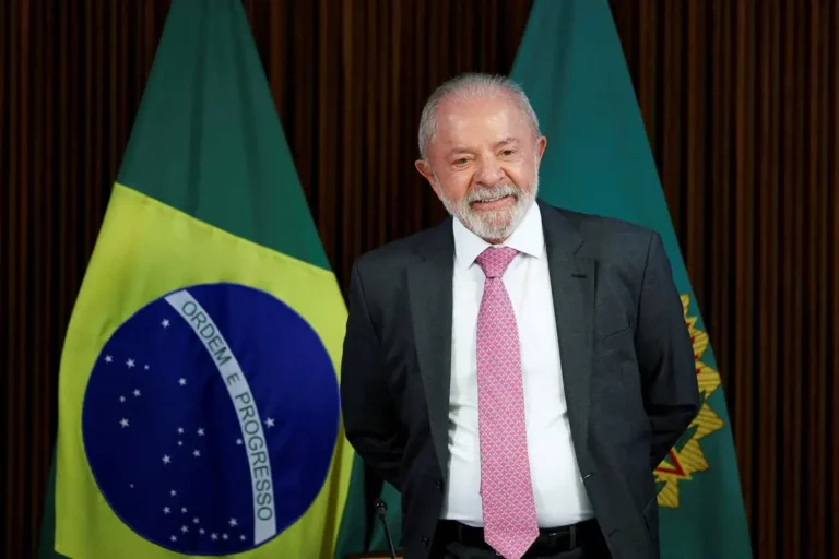 Lula anuncia plano ambicioso para reconstruir indústria de fertilizantes e reduzir dependência externa do Brasil