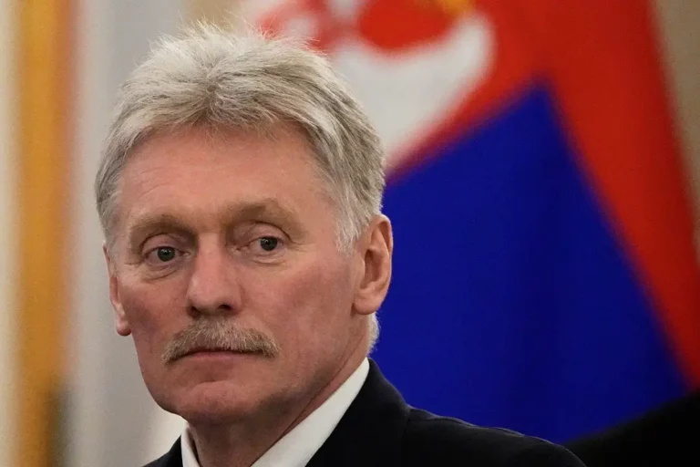 Kremlin Minimiza Sanções dos EUA e Enfatiza Papel Crucial da Rússia no Mercado Global de Petróleo