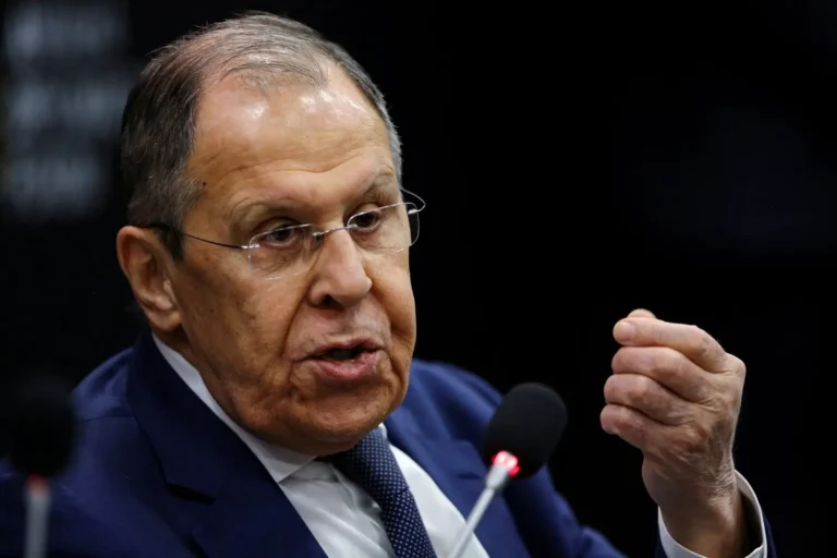 Lavrov Acusa EUA de Ignorar Leis Internacionais por Petróleo e Domínio Energético Global